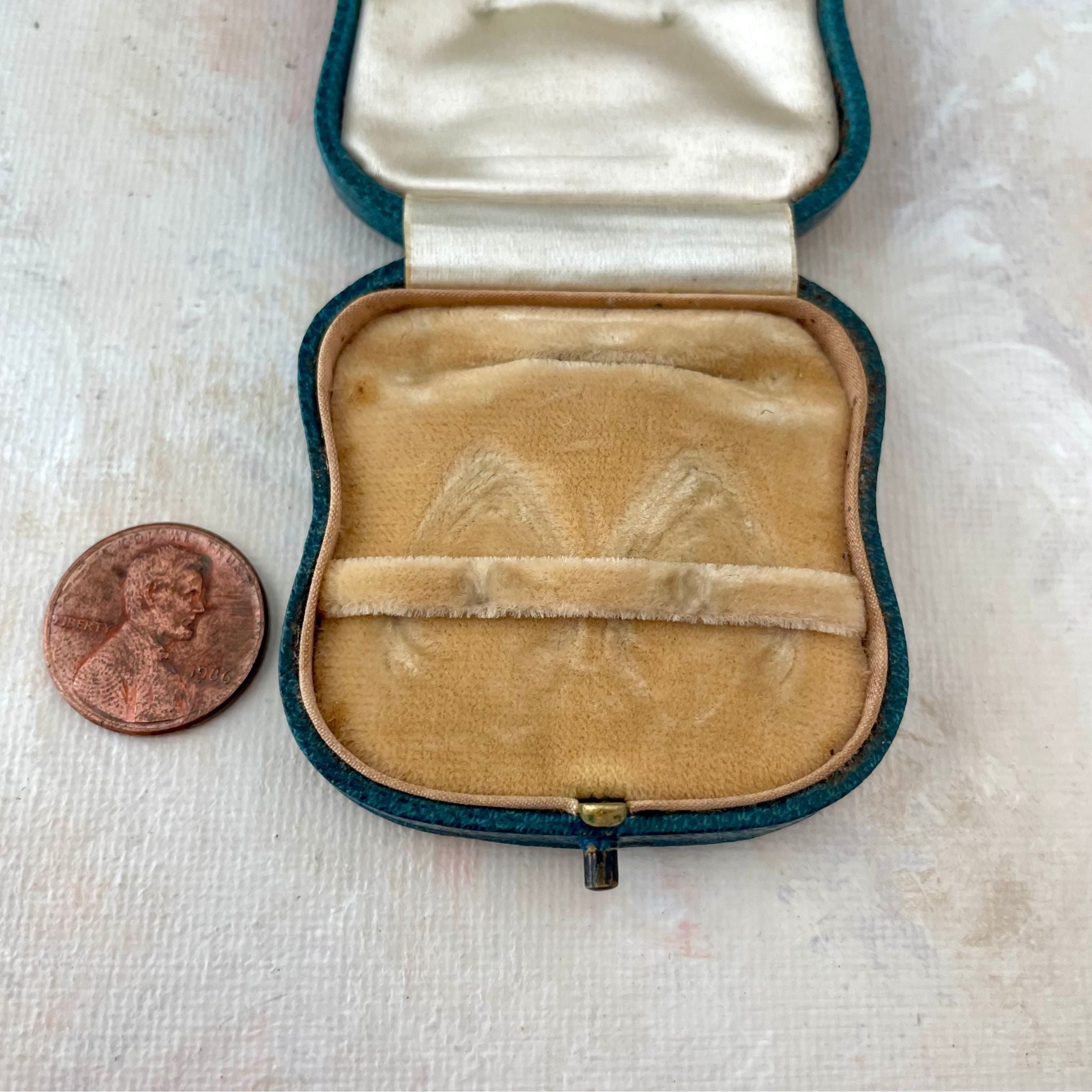 Vintage Jewelry Box - Teal Exterior