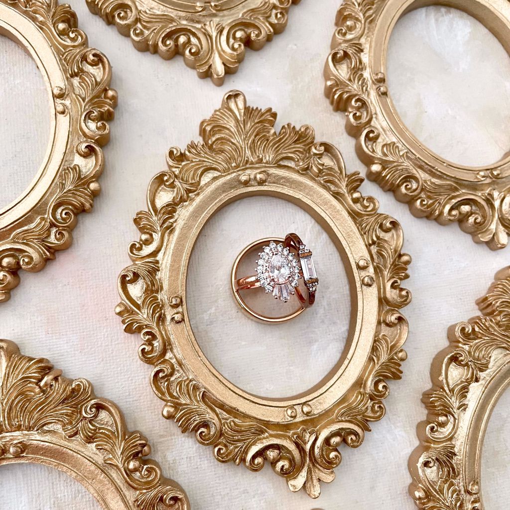 DEAL ~ Oval Mini Gold Frames