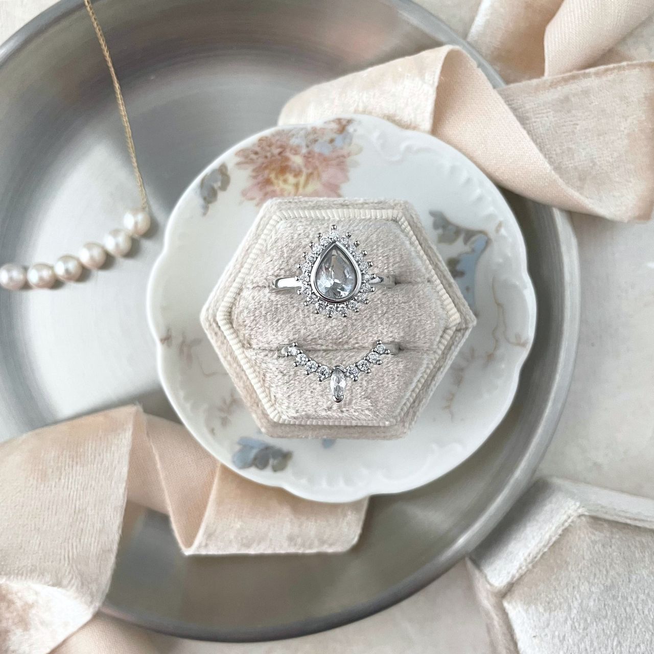 DEAL - hexagon Champagne Ring Box