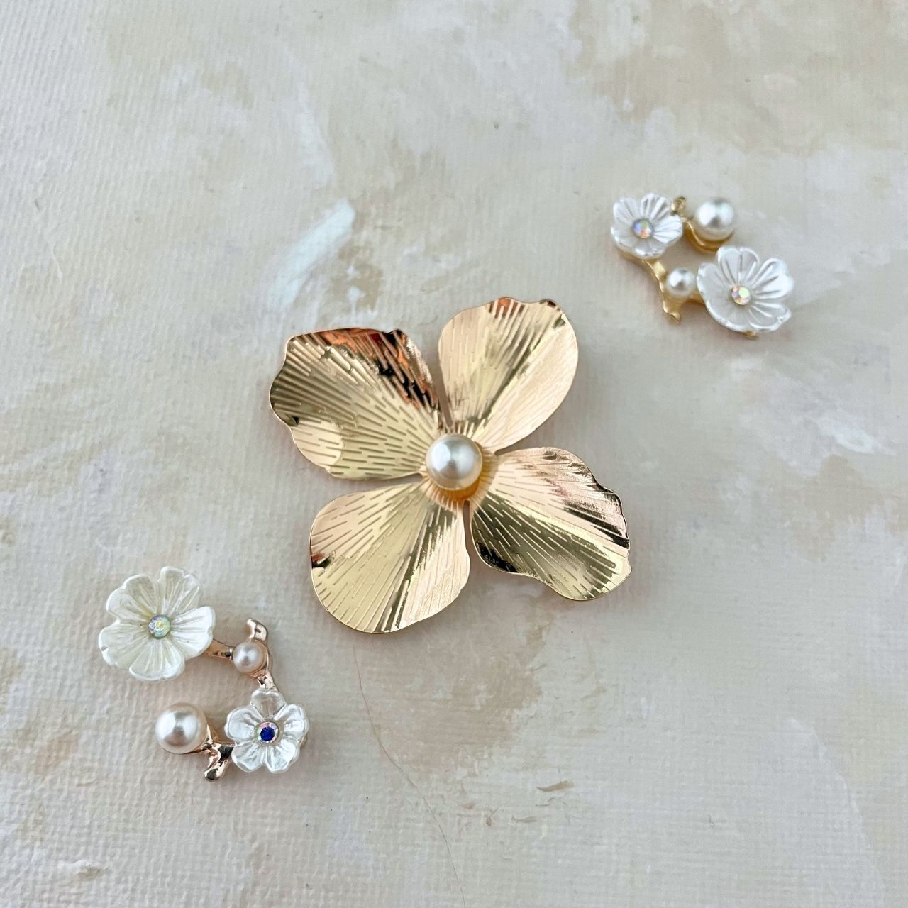 DEAL - Gold Flowers for Flat Lays