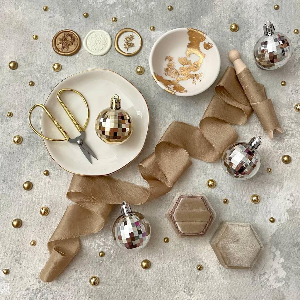 White & Gold Disco Glam Lay Flat Kit ~ 🎄HOLIDAY DEAL 🎄