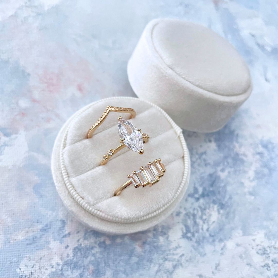 Wedding Ring Box White Velvet ~ 3 Slot Round