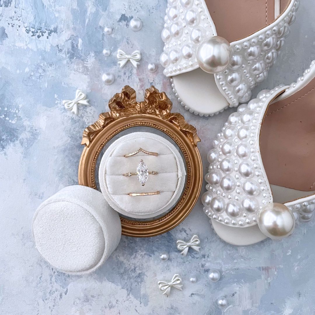 Wedding Ring Box White Velvet ~ 3 Slot Round