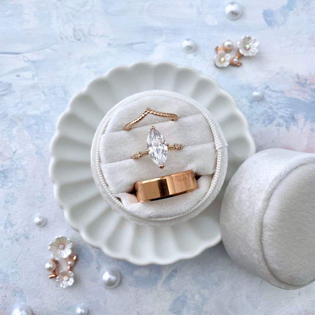 Wedding Ring Box White Velvet ~ 3 Slot Round
